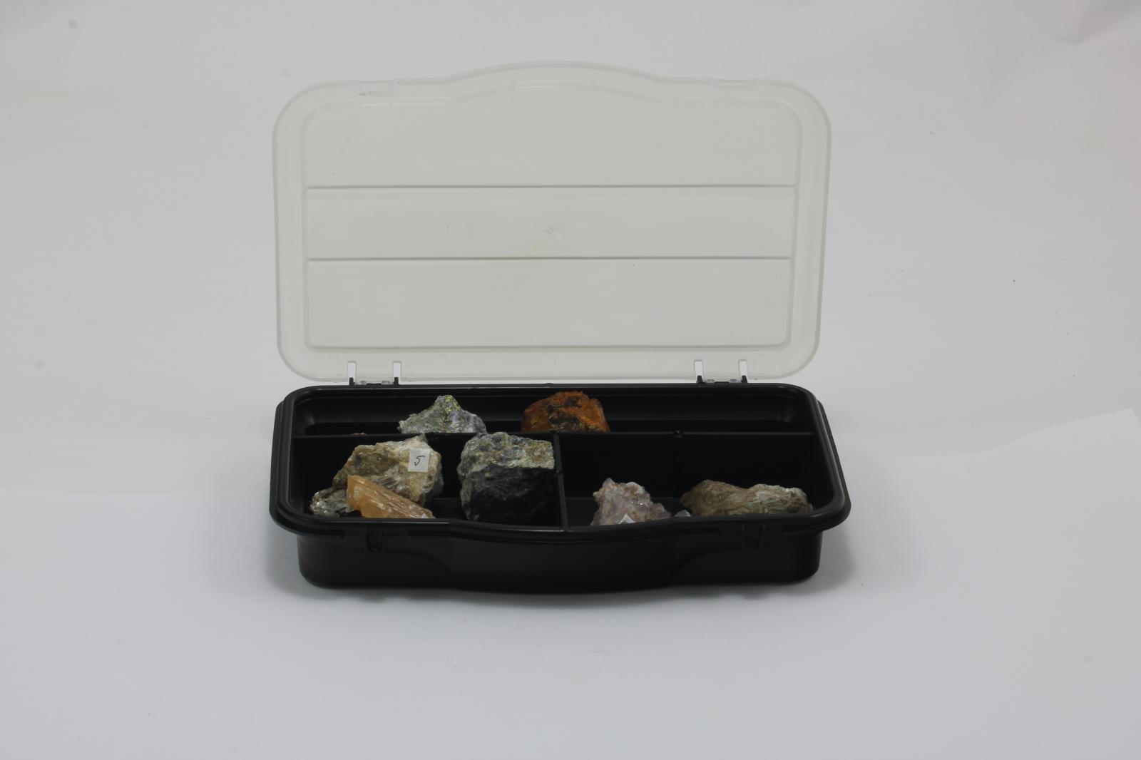 Box so slovenskými minerálmi